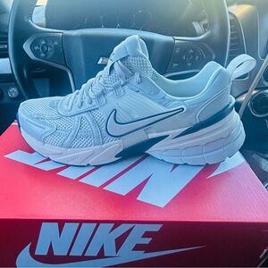 NIKE V2K RUN
